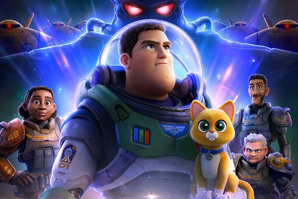 Foto: Twitter/ @PixarsLightyear | Internautas denuncian que Cinépolis y Cinemex eliminan beso lésbico en ‘Lightyear’