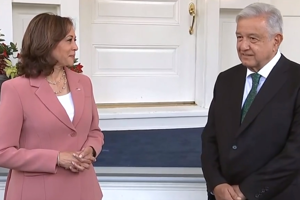 AMLO fue recibido por la vicepresidenta de EU, Kamala Harris en la Casa Blanca.