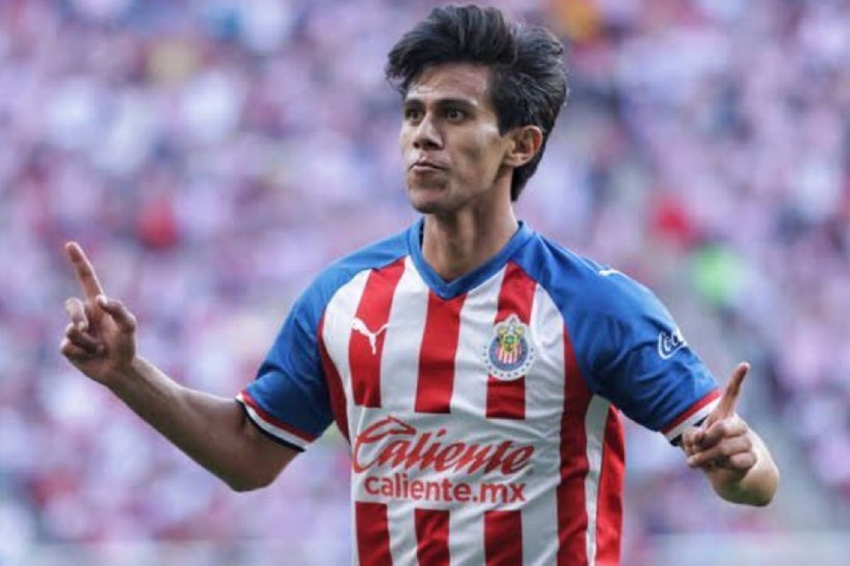 Foto:Twitter/@hagala_|¡Baja para Chivas! El “JJ” Macías se lesiona y queda fuera del Apertura 2022