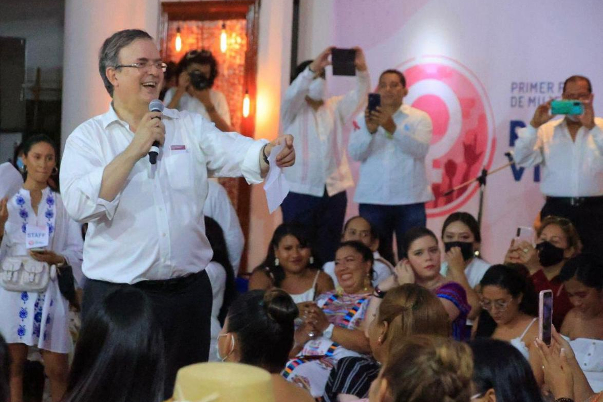 Marcelo Ebrard en visita a Acapulco.