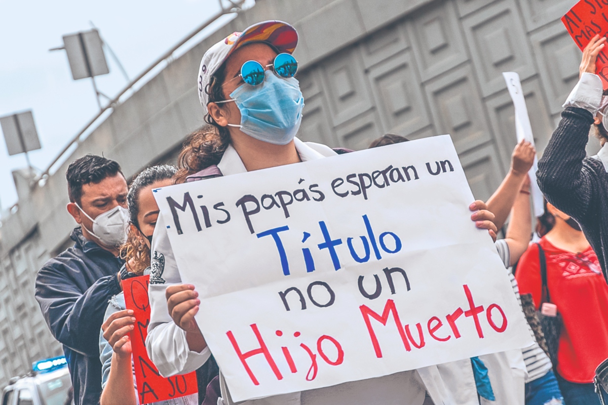 PAN pidió revisar la normativa sobre el servicio social de médicos en el país.