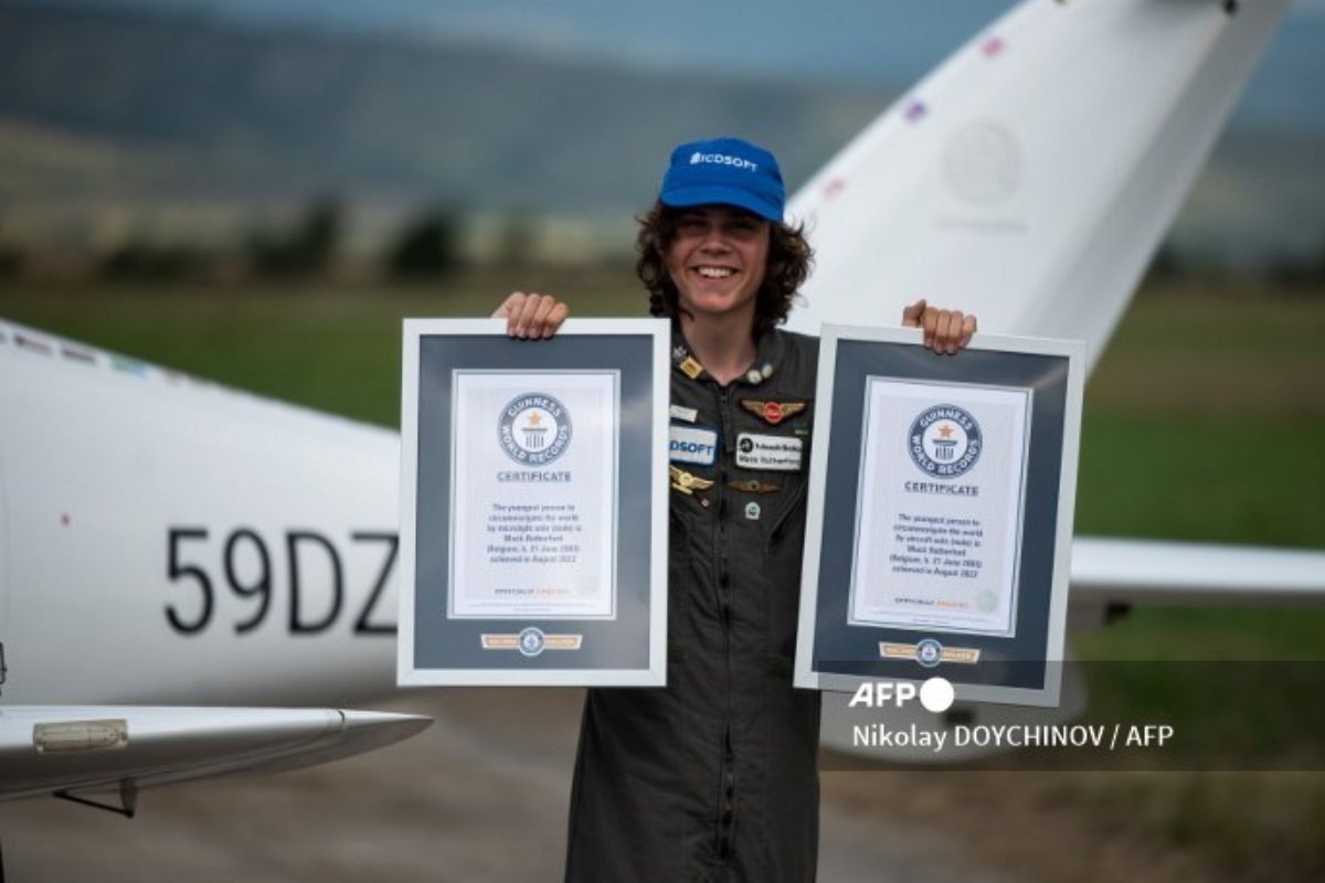 Foto:AFP|¡Sigan sus sueños! Mack Rutherford, el joven de 17 años que le dio la vuelta al mundo en un ultraligero