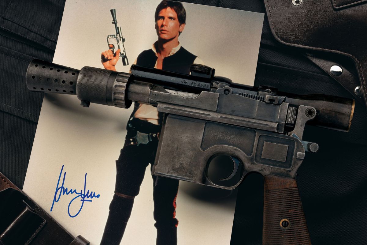 Foto:Twitter/@RIAuction|¡No lo creerás! En esto se subastó el DL-44 Blaster de Han Solo