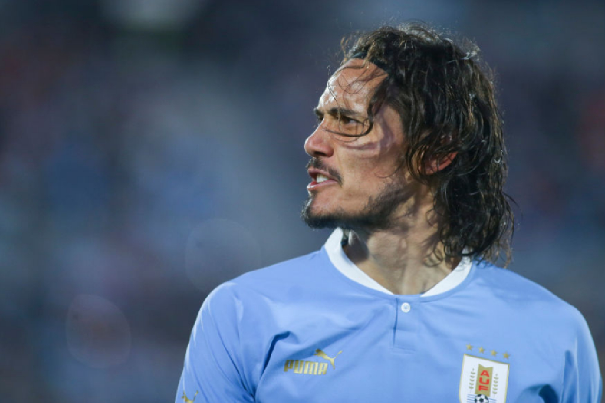 Edison Cavani firma hasta 2024 con el Valencia