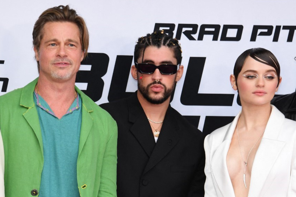 Foto: AFP | Brad Pitt y Bad Bunny posan en la alfombra roja rumbo al estreno de ‘Tren bala’