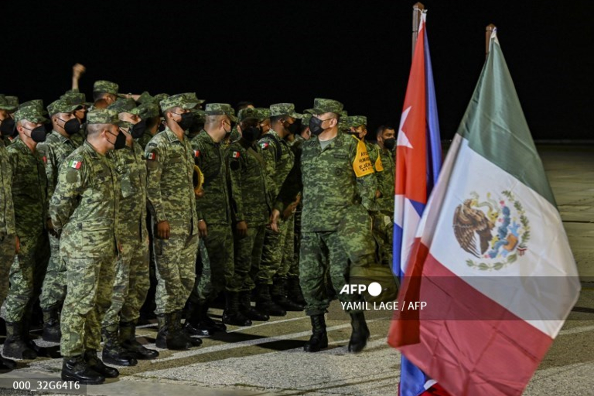 Arriba a Cuba ayuda de México para combatir incendio.