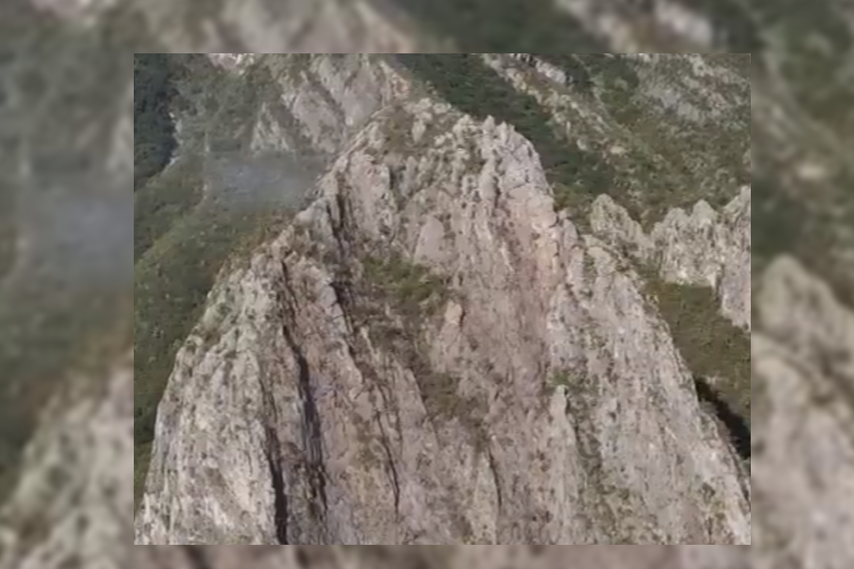 El gobernador de NL informó que fue controlado el incendio en el Cerro de la Silla.