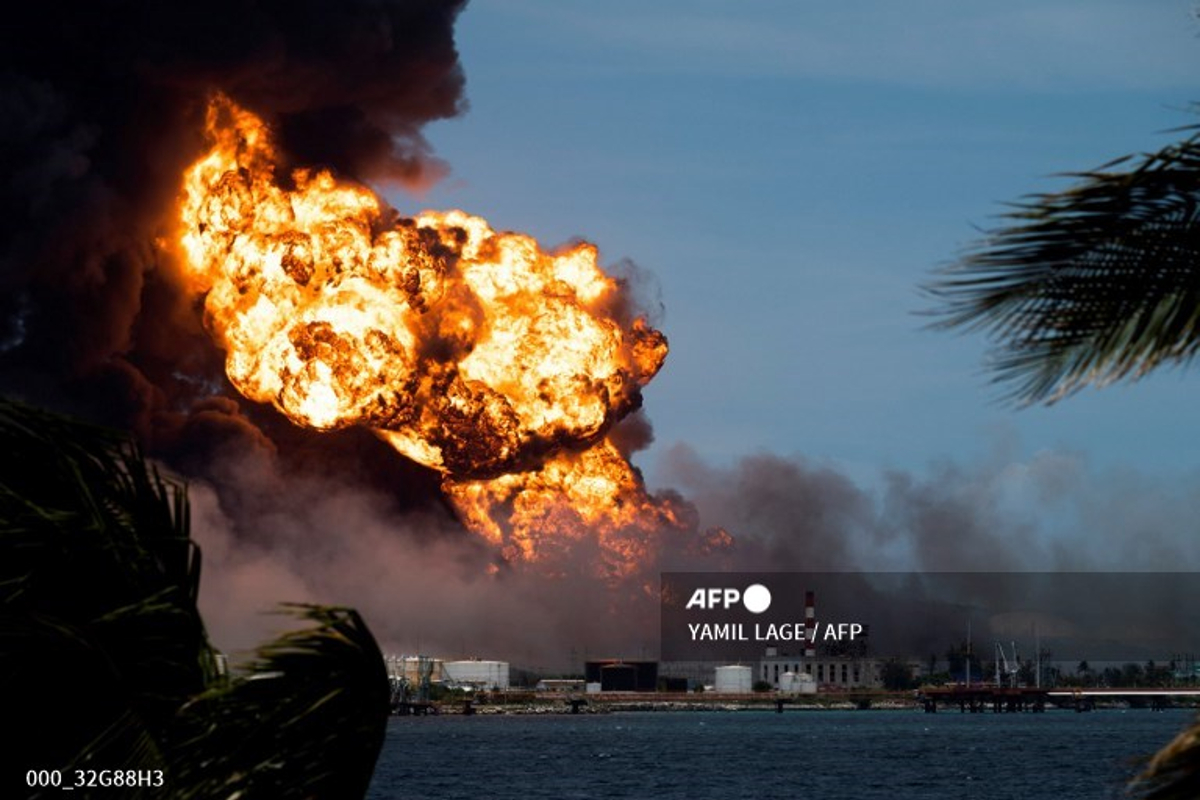 Explota tercer tanque de combustible en incendio de Matanzas, Cuba.