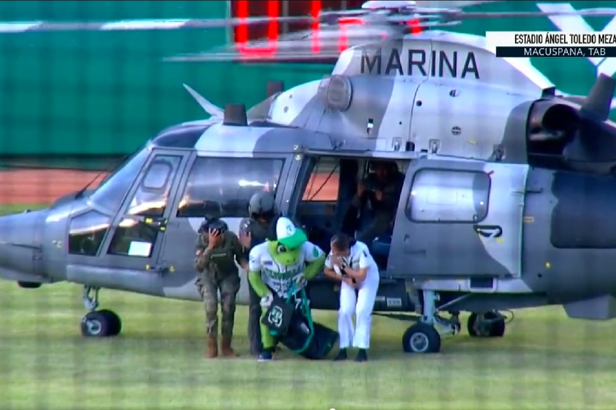 La Semar explicó que el Helicóptero Panther llevó “mascota” de equipo de béisbol porque se lo solicitaron