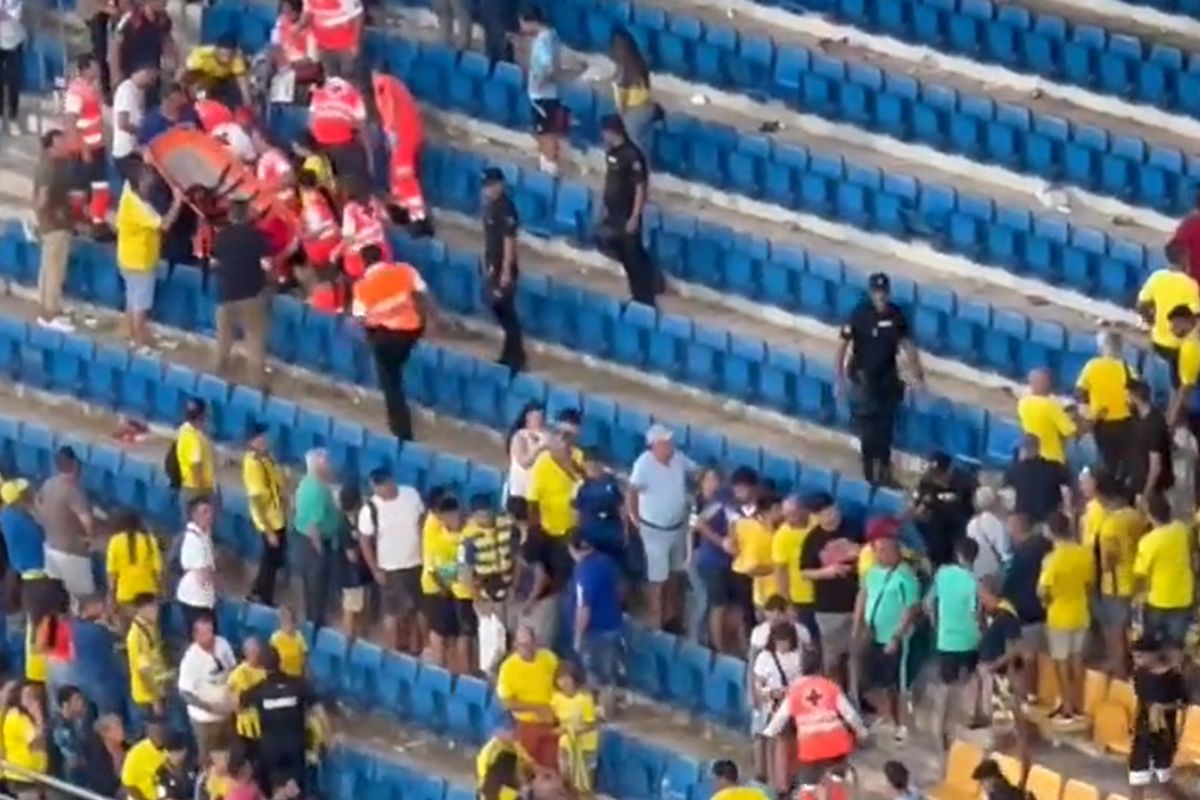 Foto:Captura de pantalla|¡Impactante! Aficionado sufre infarto en el partido del Barcelona contra el Cádiz