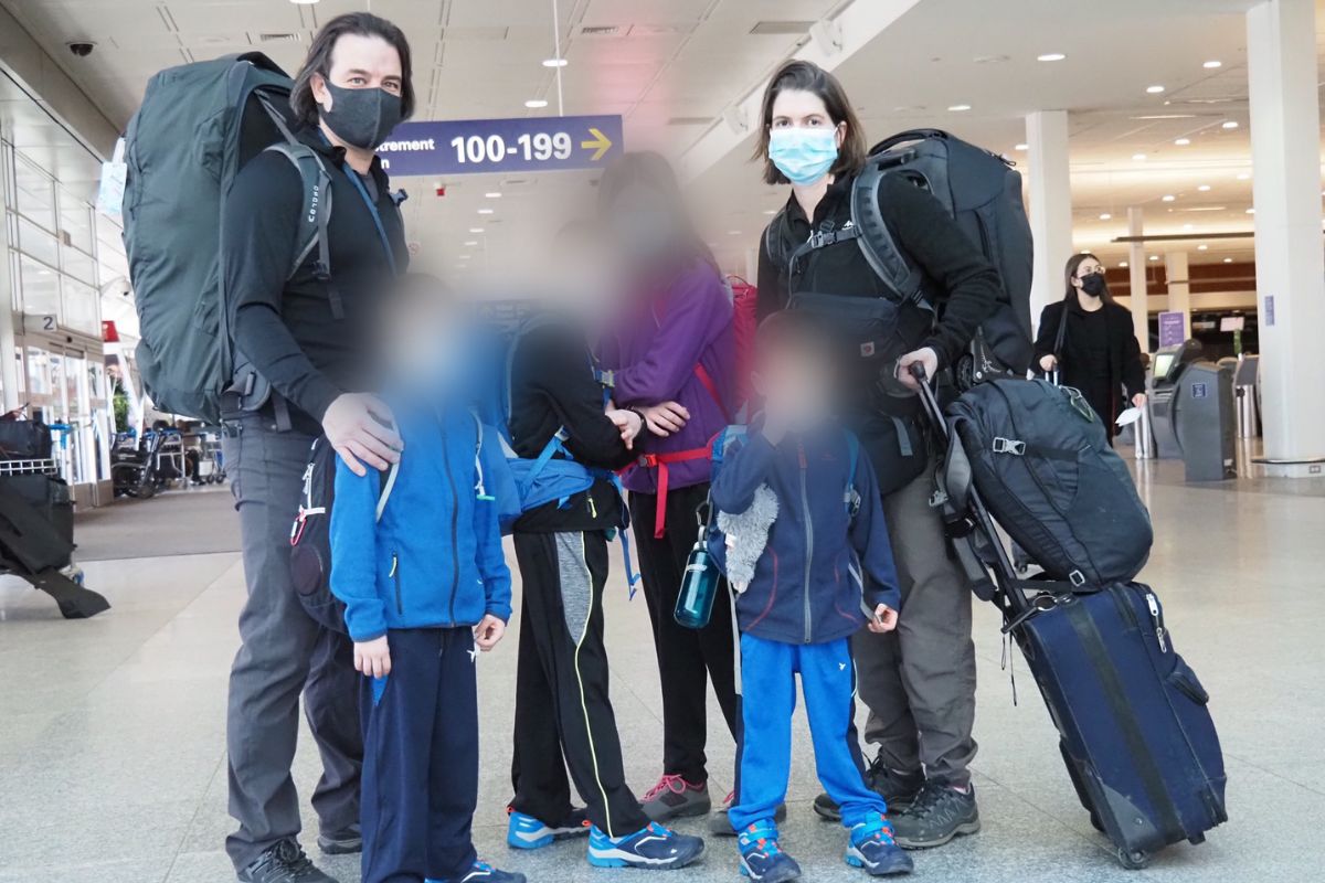 Foto:Twitter/@¡Hermoso! Familia recorre el mundo antes de que sus hijos pierdan la vista por una enfermedad