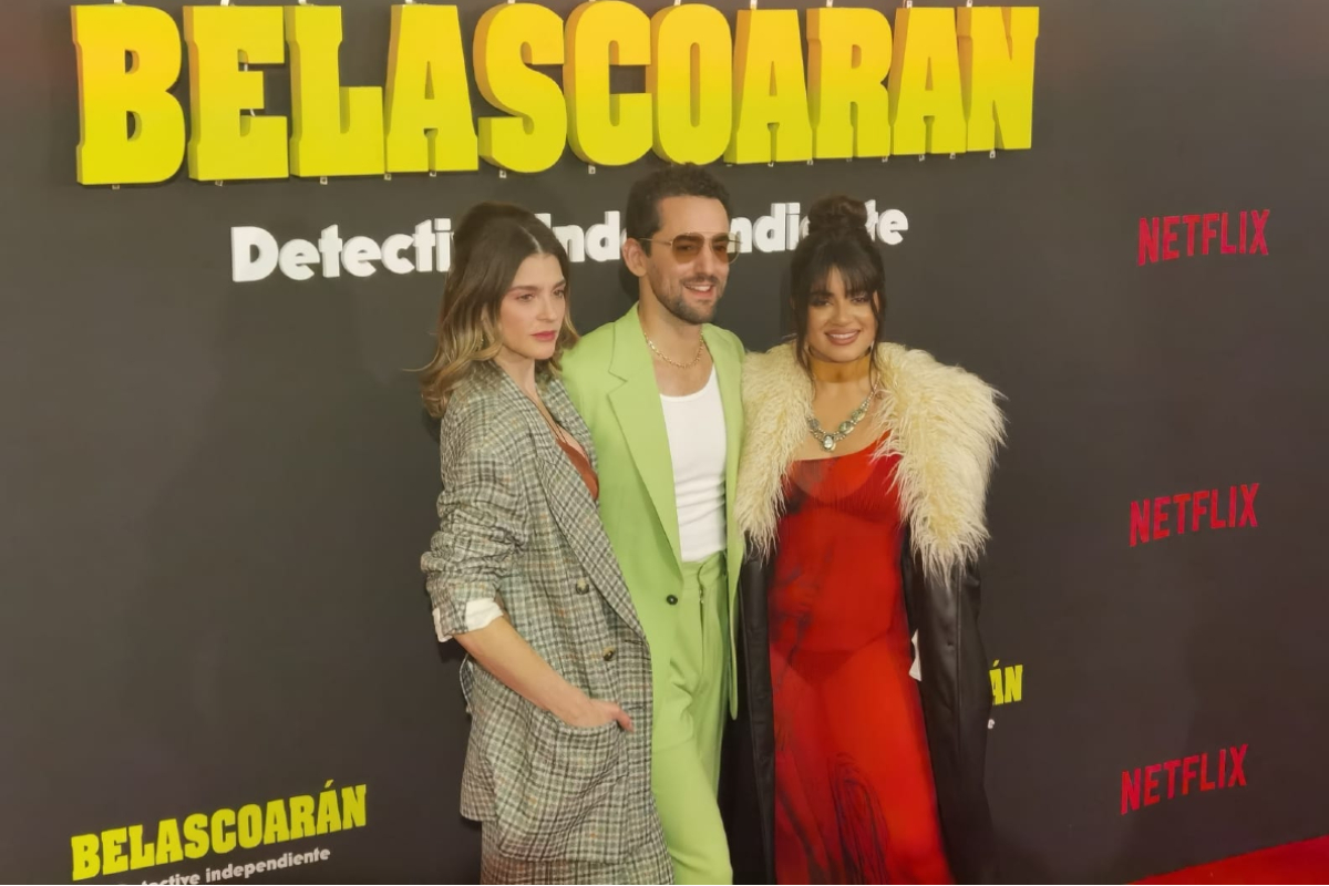 Luis Gerardo Méndez desfiló en la alfombra roja de 'Belascorán'.