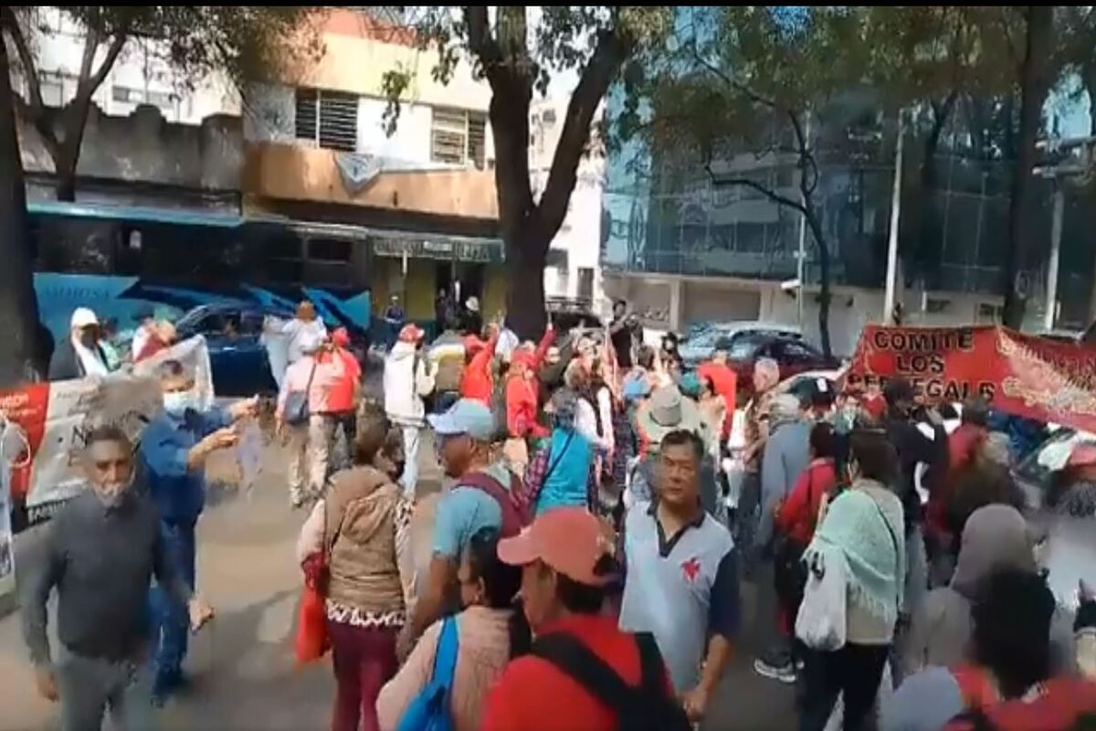 Foto : Twitter | Protestan contra tarifa de luz en Profeco y cierran Circuito Interior