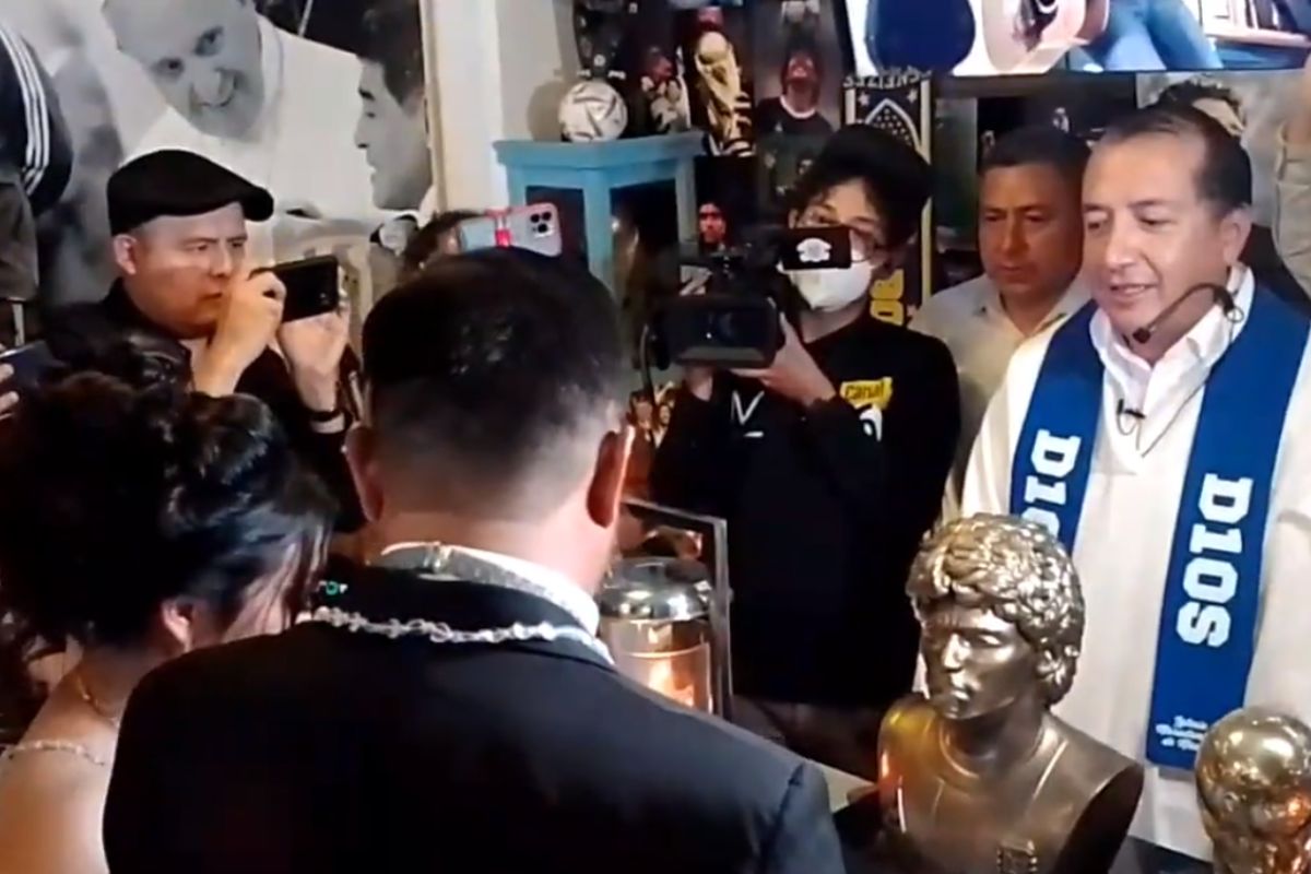 Foto:Captura de pantalla|Arquidiócesis de Puebla respeta pero desconoce la boda en la iglesia "Maradoniana"