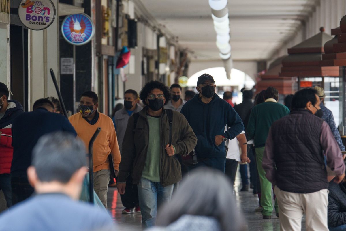 Foto:Cuartoscuro|Sugiere UNAM evitar asistir a sitios de trabajo o estudios si hay síntomas de enfermedad respiratoria