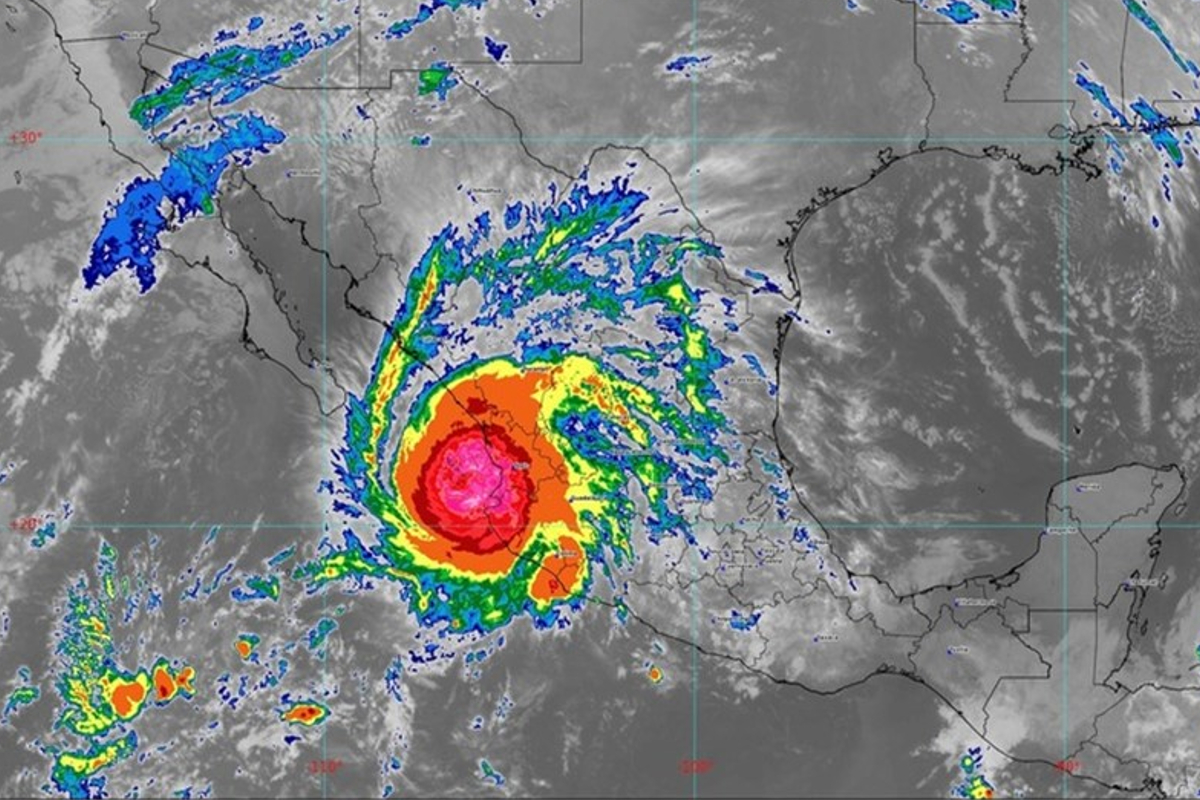 Huracán Roslyn toca tierra como categoría 3.