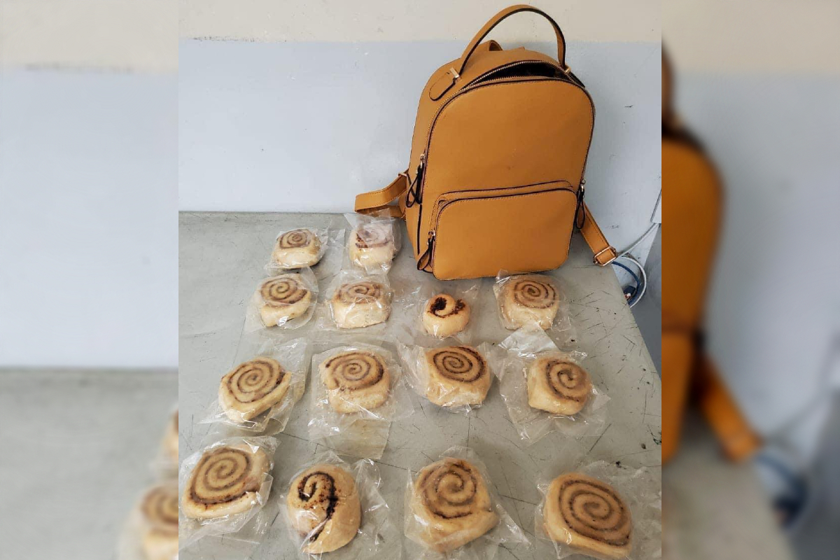 La alumna fue sorprendida con 14 roles de canela mezclados con aparente marihuana.