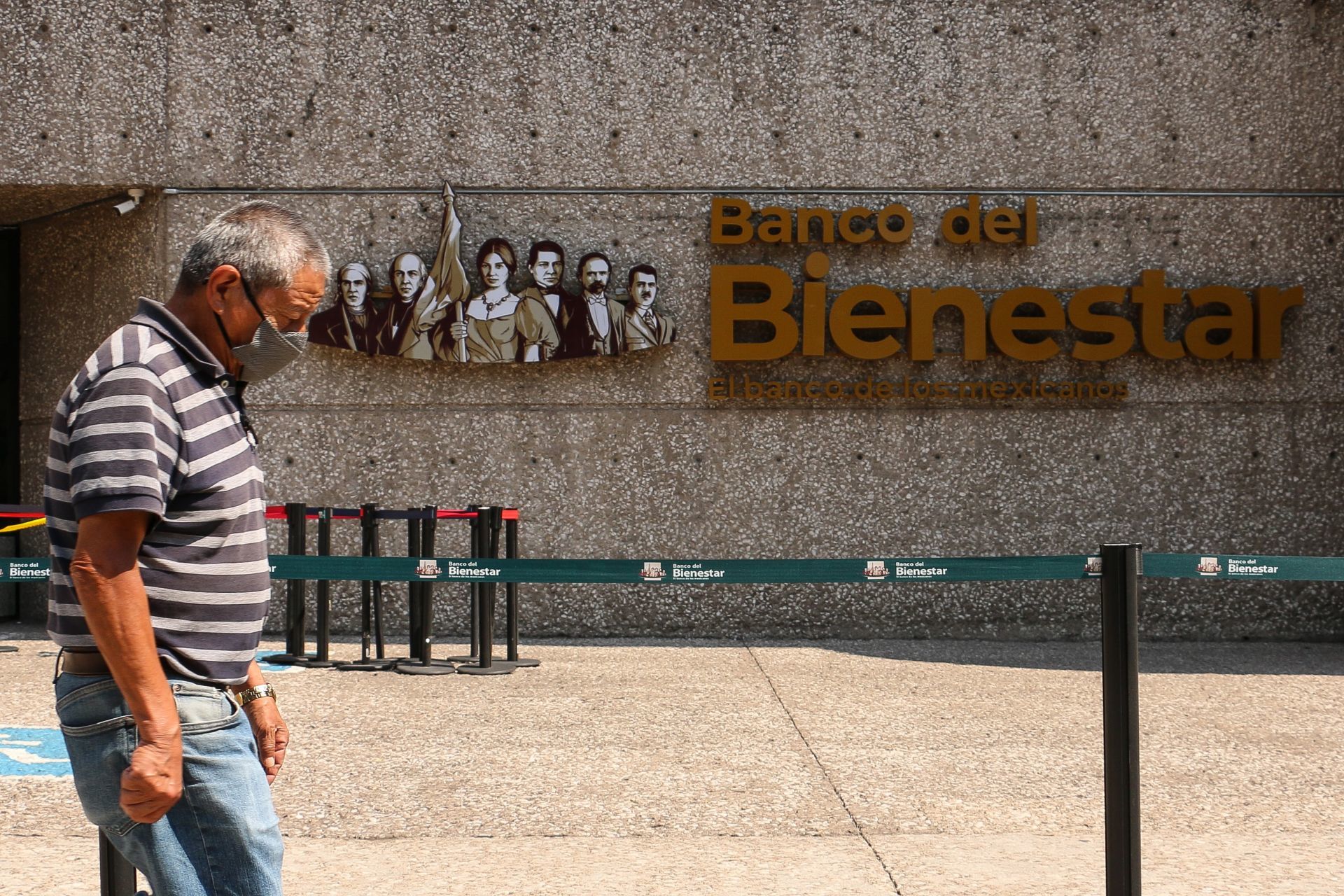 Foto: Cuartoscuro | Abuelitos ya pueden cobrar su pensión del Bienestar