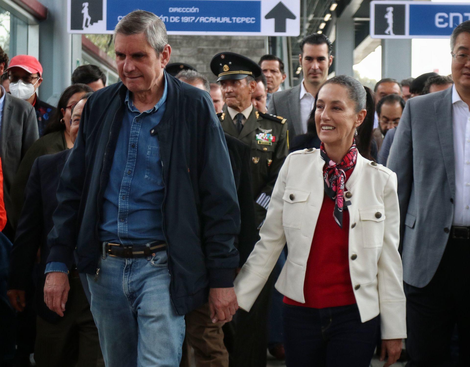 El Presidente felicitó a la jefa de Gobierno, Claudia Sheinbaum por su futura boda con su pareja.