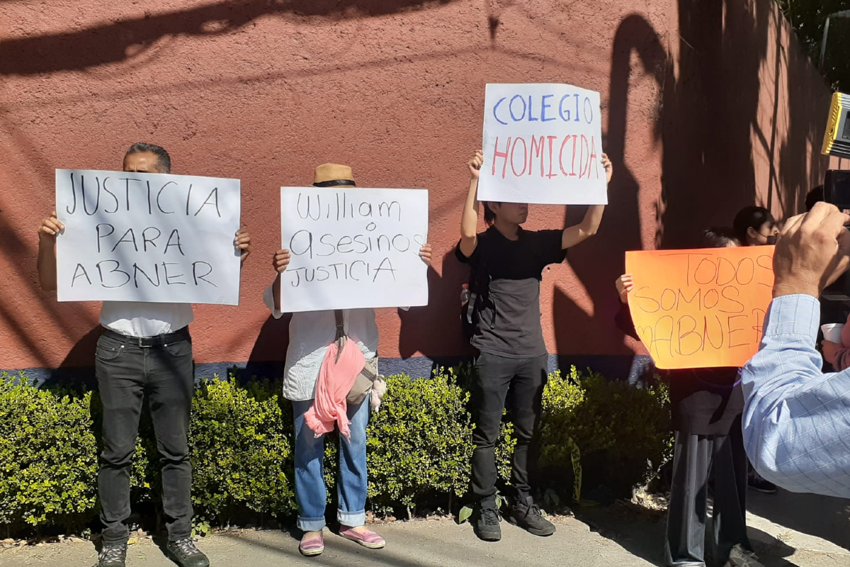 Padres protestan en el Colegio Williams por el menor ahogado en sus instalaciones.