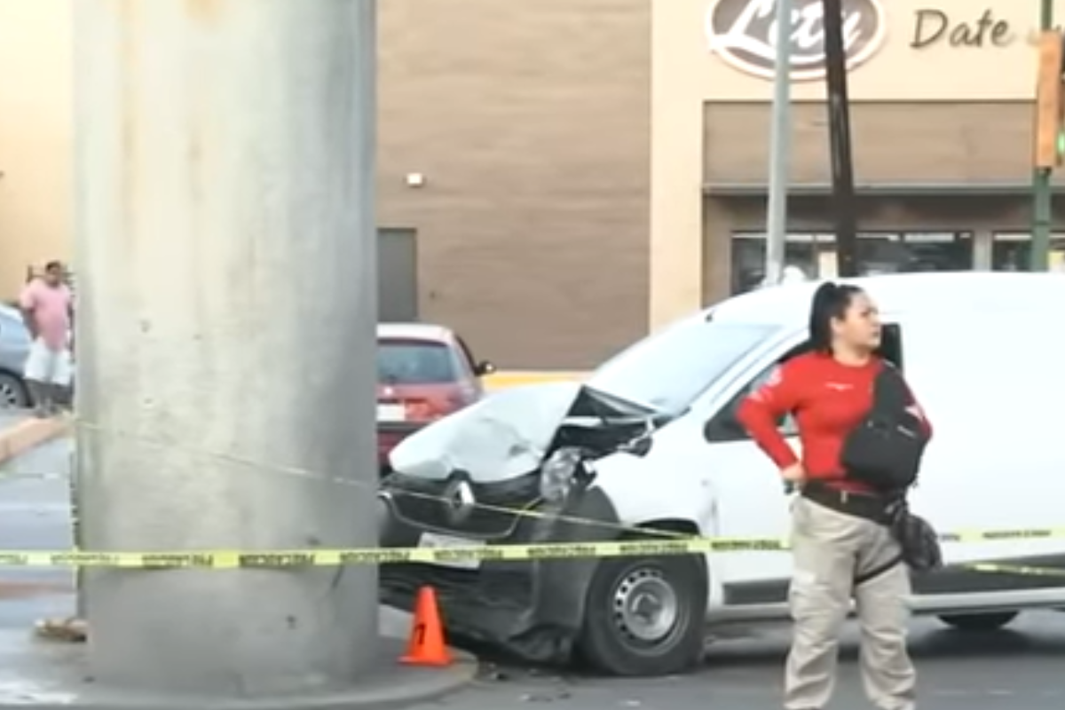 Foto:Captura de pantalla|¡Terrible! Muere conductor al estrellarse contra un muro en Monterrey