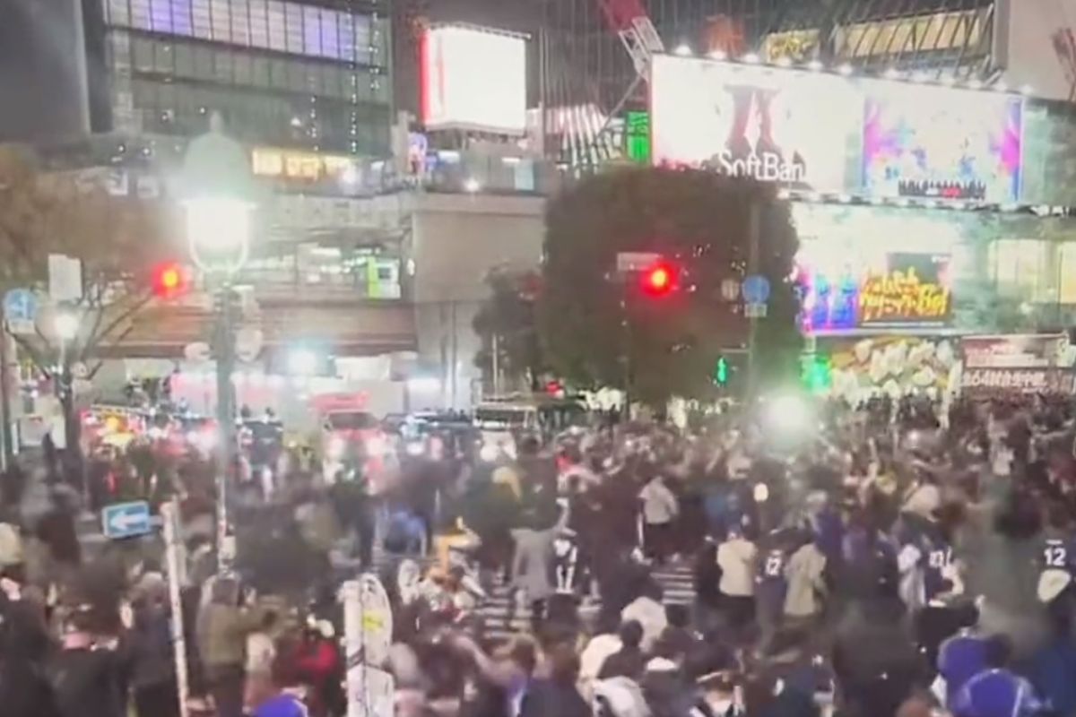 Foto:Captura de pantalla|¿Otro nivel? Japoneses celebran victoria contra Alemania respetando sus semáforos