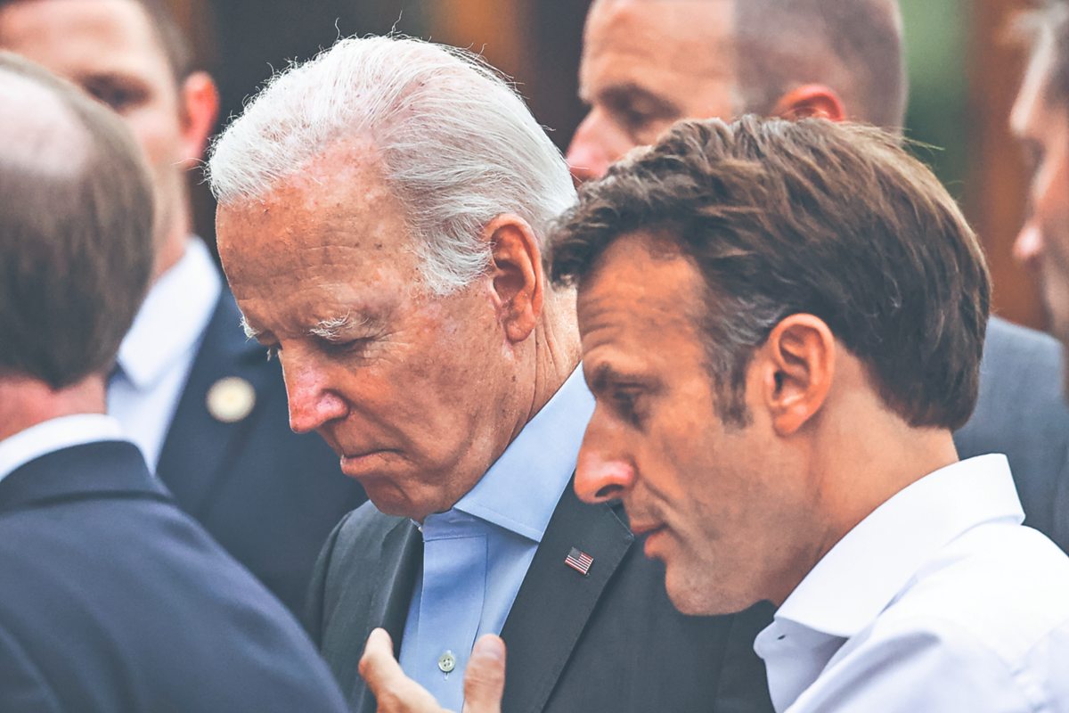 MACRON BIDEN