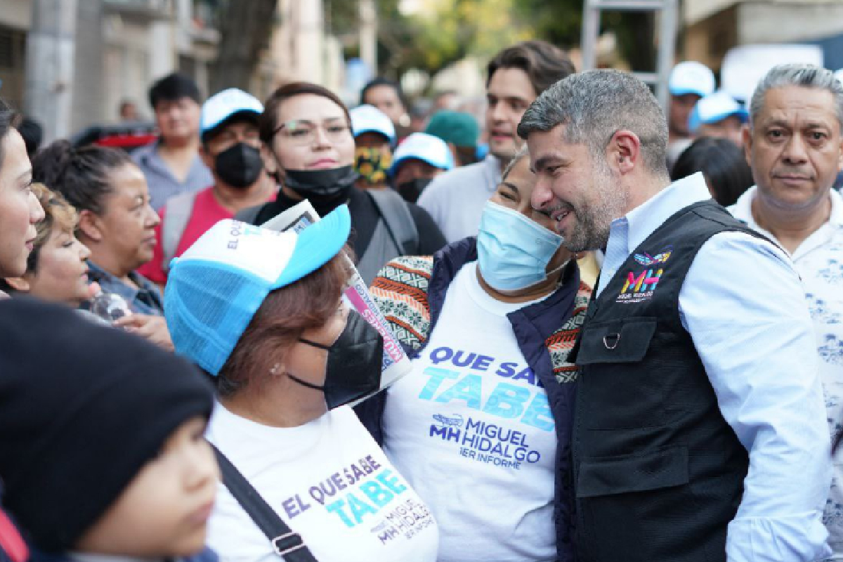 Vecinos de la colonia Pensil, Alcaldía MH, acusaron al alcalde, Mauricio Tabe, de simular un recorrido por la zona en compañía de los colonos