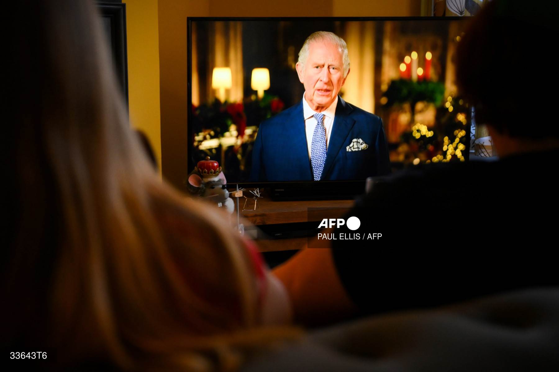 AFP / Vestido con un traje azul, Carlos III, habló desde la capilla de San Jorge del castillo de Windsor.