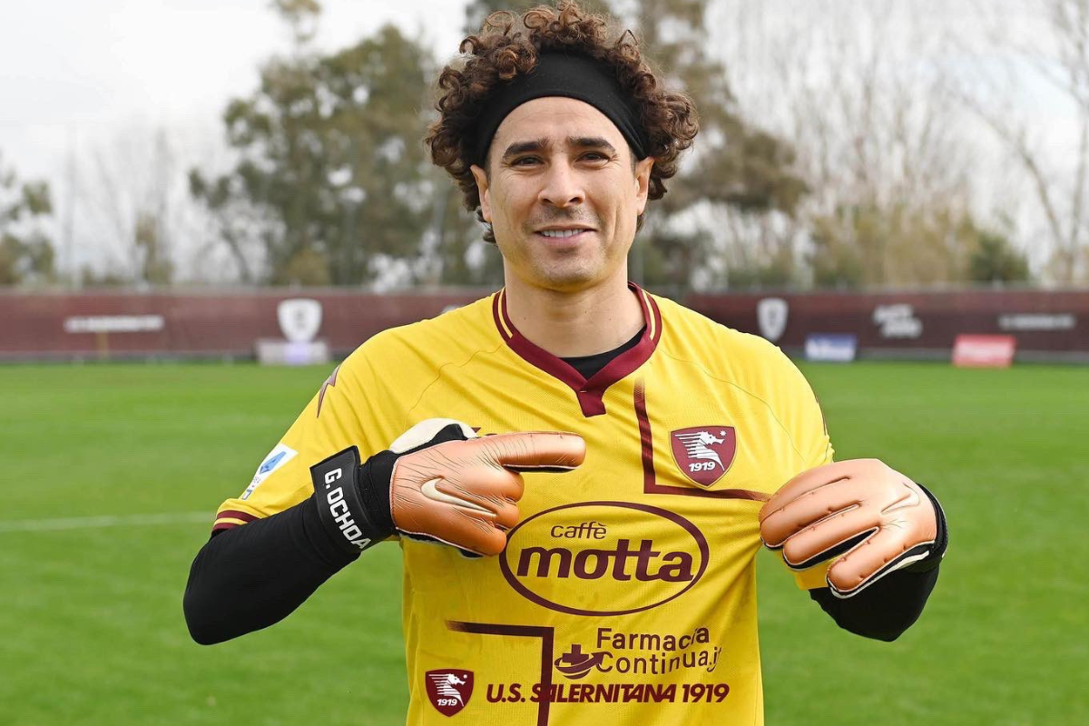 Foto:Twitter/@OfficialUSS1919|¡Es oficial! El Salernitana de la Serie A presenta a su nuevo portero Memo Ochoa