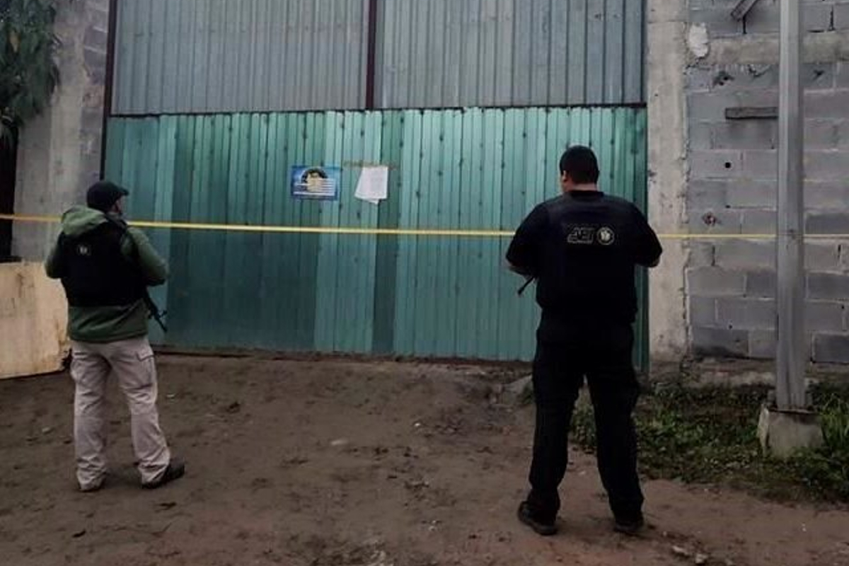 Hallan cuerpo de dos mujeres en bodega de Escobedo.