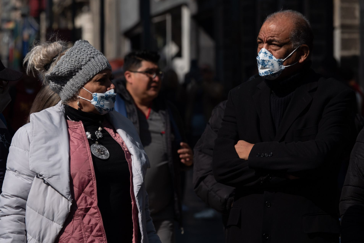 Foto: Cuartoscuro | Se recomienda a la población usar al menos tres capas de ropa, de preferencia de algodón o lana. Amarillo. Temperaturas