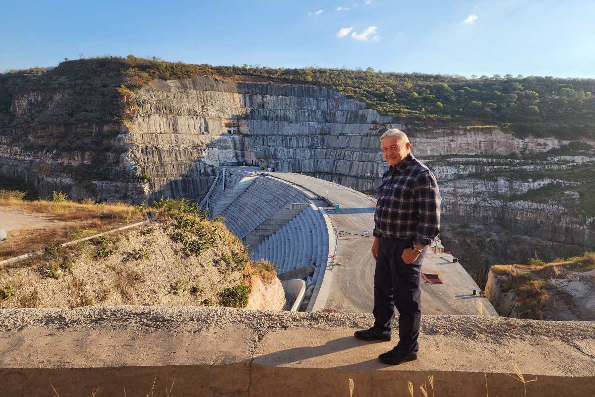 Foto: @lopezobrador_ | Supervisa AMLO avance de obras hidráulicas.