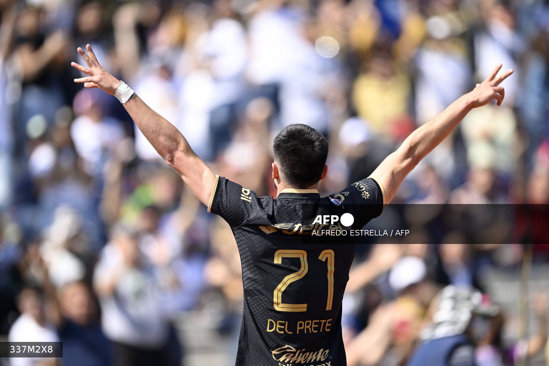 Foto: AFP | Pumas. El argentino Gustavo del Prete taladró a la defensa leonesa por el centro, entró al área.