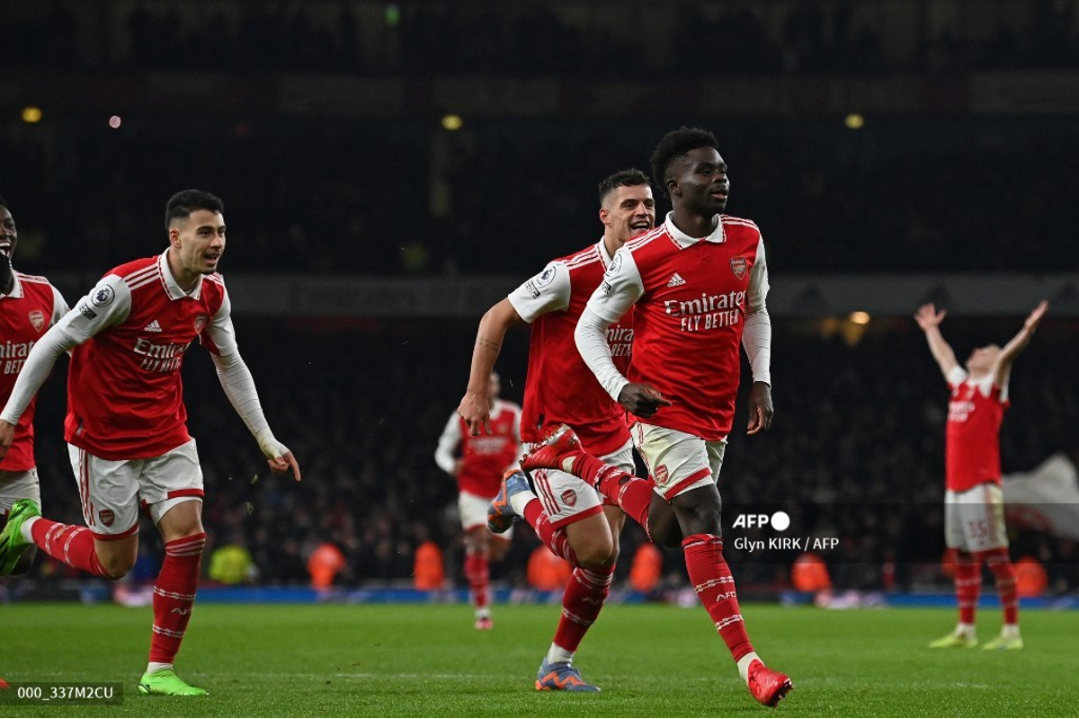 AFP | Arsenal se impone 3-2 al Manchester United.