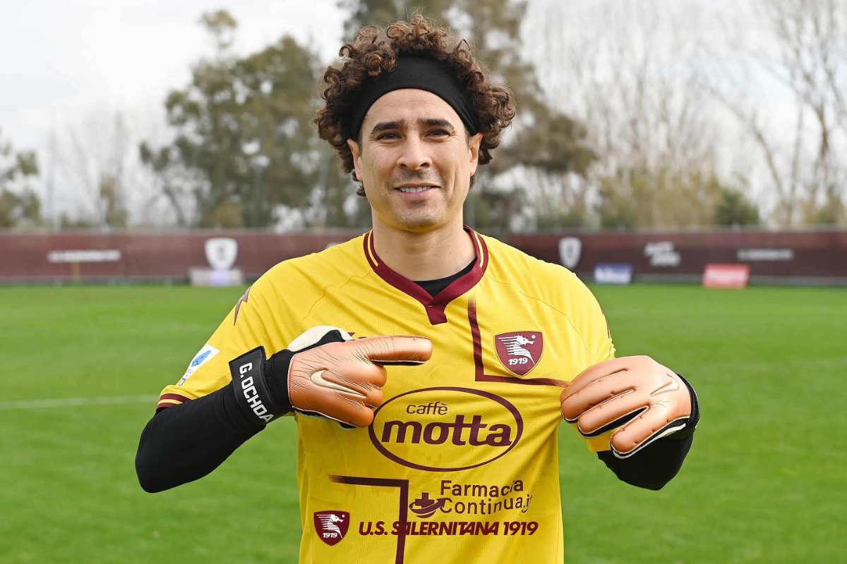 Foto:Twitter/@OfficialUSS1919|¡Con todo! Memo Ochoa perfila para ser titular con el Salernitana contra el Milan