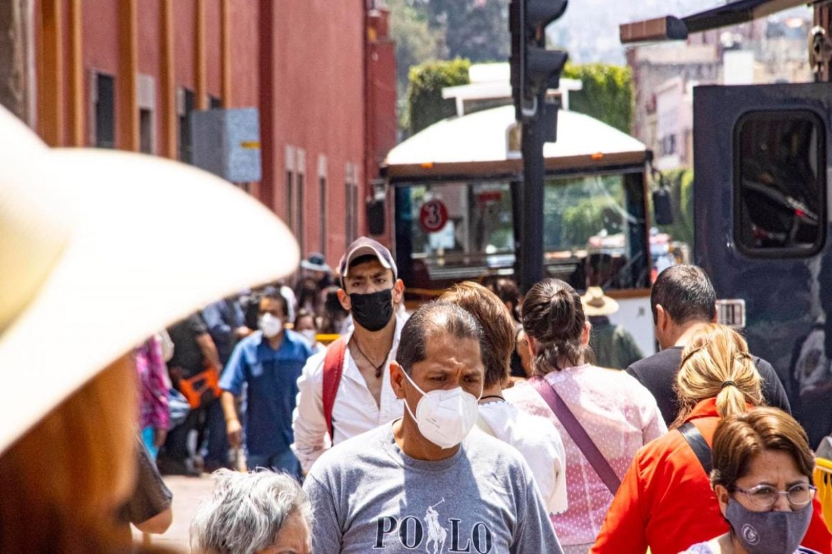 Salud informó que ha comenzado el descenso de la sexta ola de covid-19 en el país.