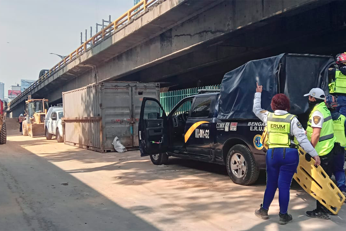 Foto: Ángel Ortiz | derrumbe En el lugar se encuentran equipos de emergencia como el Heroico Cuerpo de Bomberos. Miguel Hidalgo