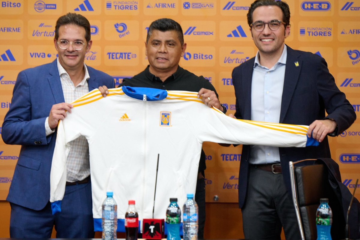 Foto:Twitter/@jlaram12|¡Oficial! El Chima Ruiz es el DT interino de los Tigres