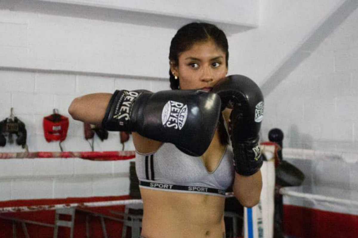 Foto:Facebook/@Esmer Falcón|La medallista Esmeralda Falcón rifa su uniforme olímpico para costear Mundial de Boxeo Femenil