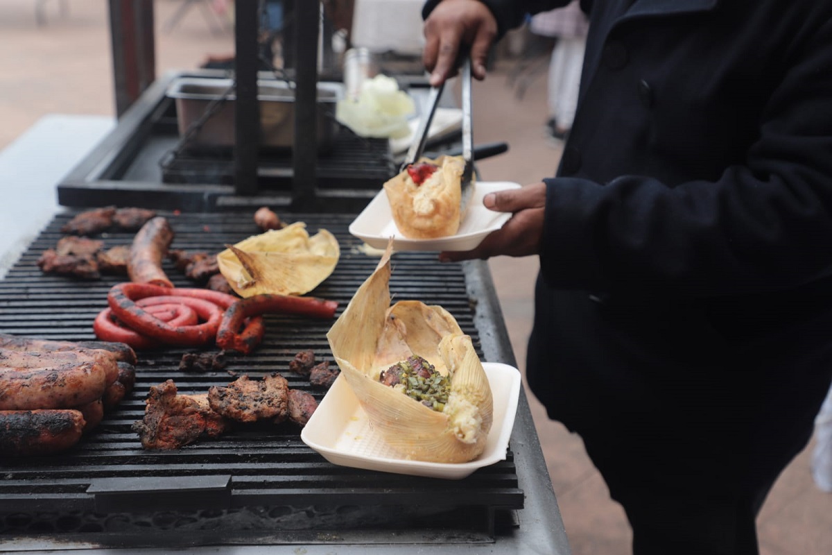 Más de 30 productores de tamales se reunieron en la explanada trasera de la alcaldía Cuauhtémoc en la Feria del Tamal