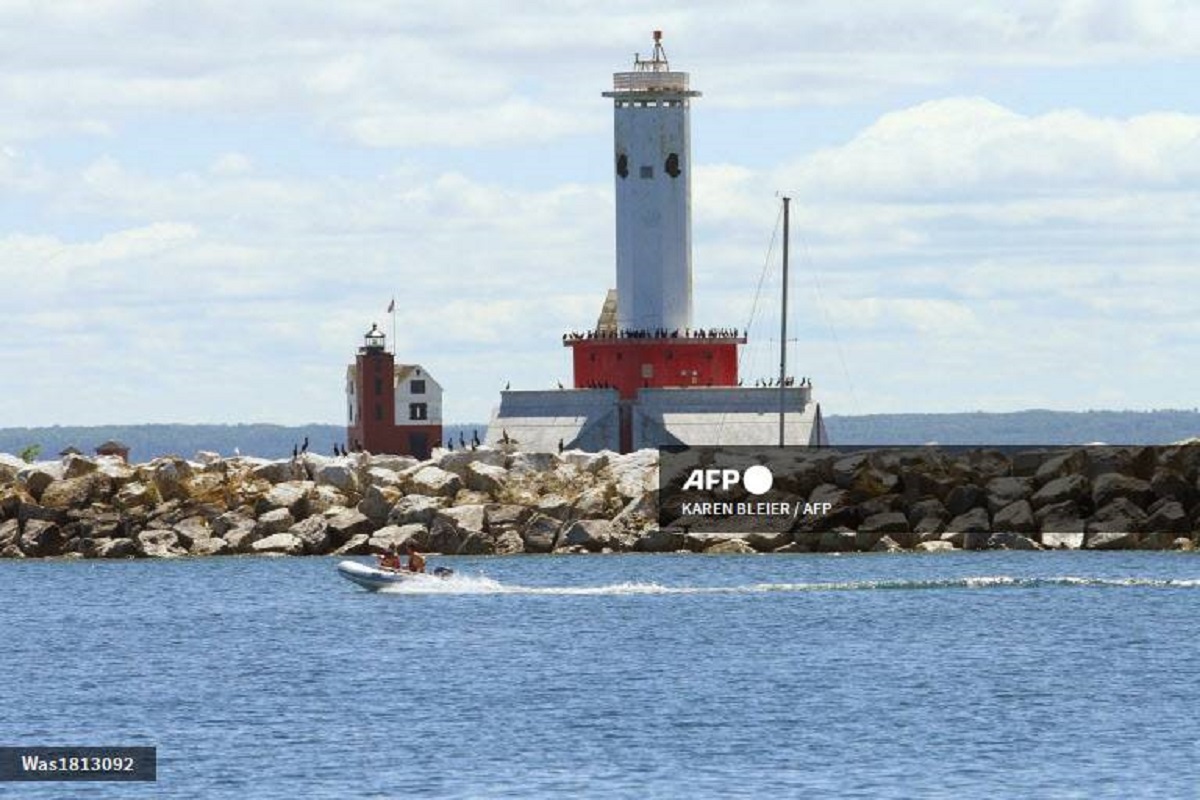 Cazas estadounidenses derribaron el domingo un objeto volador que sobrevolaba el lago Hurón