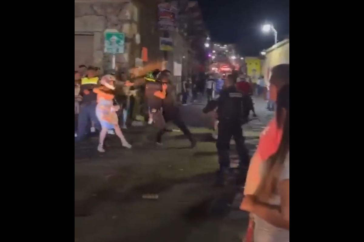 Asistentes reportan riñas durante Carnaval de Tepoztlán.