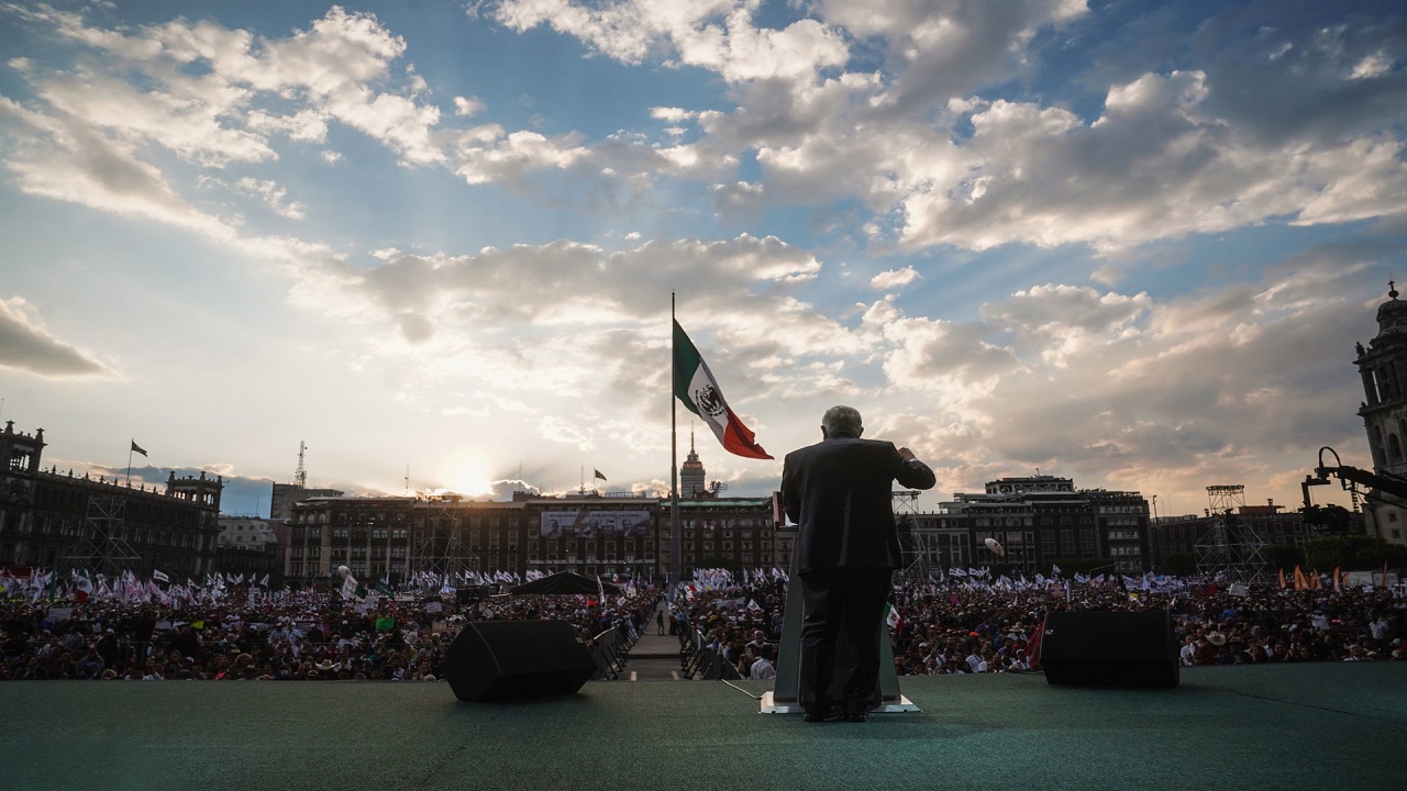 AMLO señaló que los asistentes del sábado al Zócalo fueron por convicción, no acarrerados como a la movilización a favor del INE.