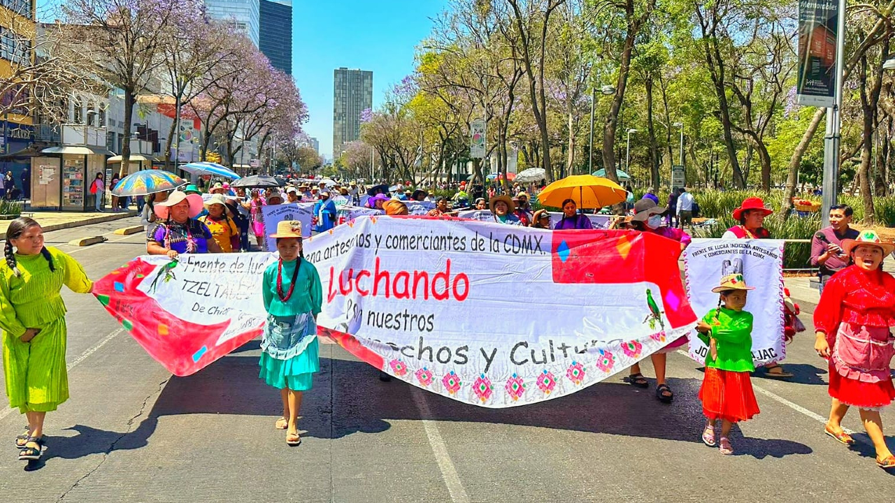 Así se ve la marea morada que marcha hoy en la CDMX por el 8M.