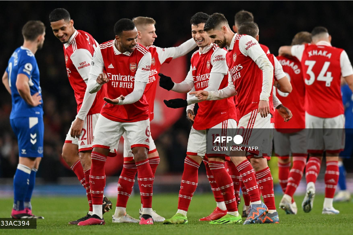 AFP | Arsenal se afianza en la cima de la Premier, con goleada ante Everton.