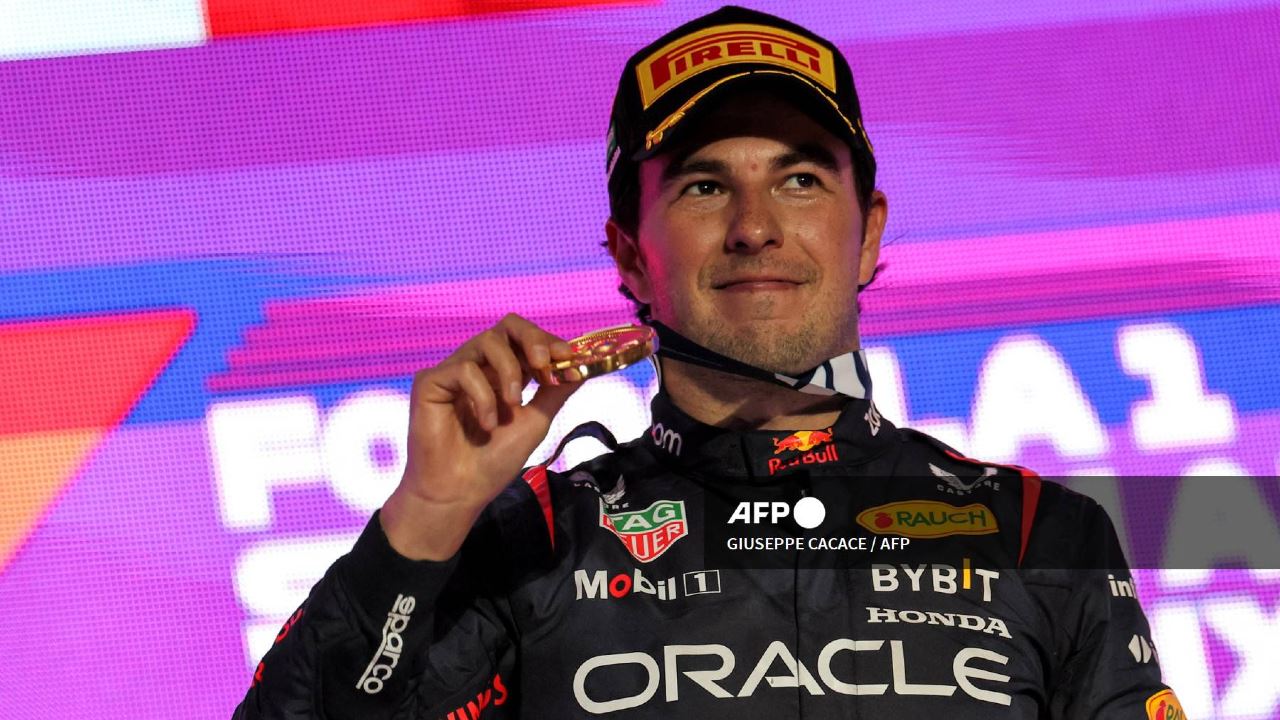 AFP | Checo Pérez consigue la primera posición en el GP de Arabia Saudita.