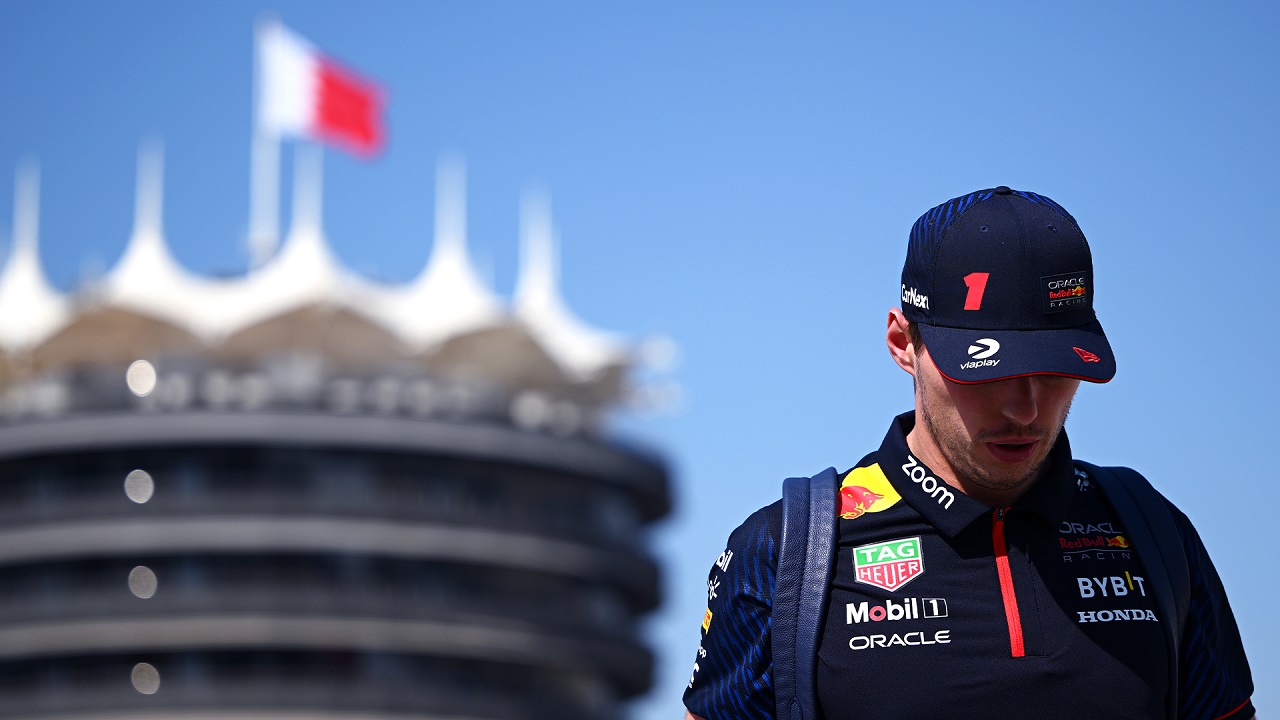 Verstappen de Red Bull, pondrá su corona en juego este fin de semana en Baréin, escenario del primer Gran Premio de la temporada