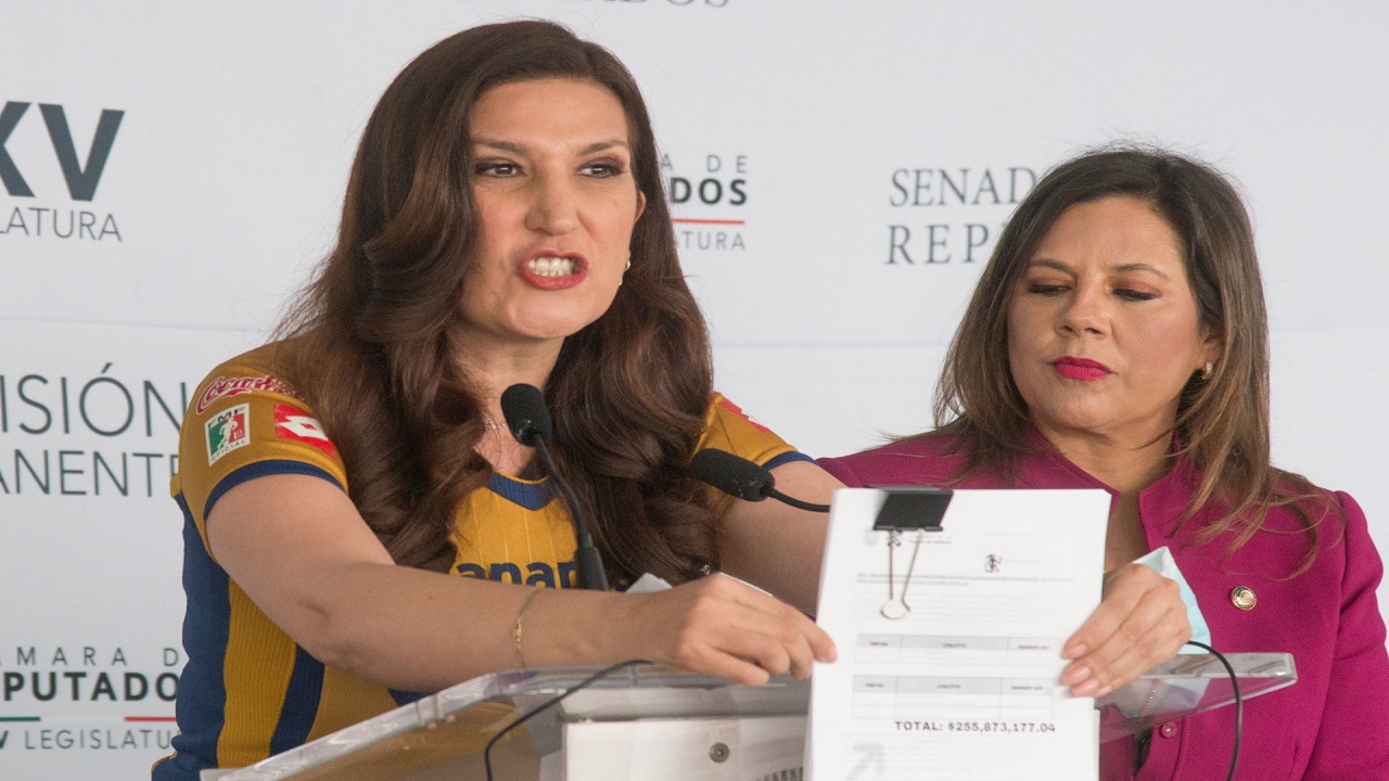 Kenia López indicó que denunciará a AMLO ante el INE y la FGR por llamar a no votar por los conservadores.