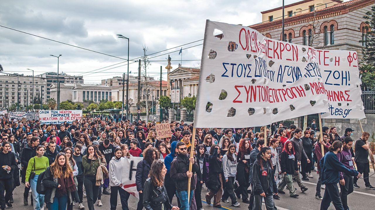 Esto ocurrió en medio de las manifestaciones por la catástrofe ferroviaria que causó 57 muertos en Grecia